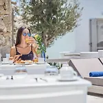 מלון Paolas τown Boutique 4*