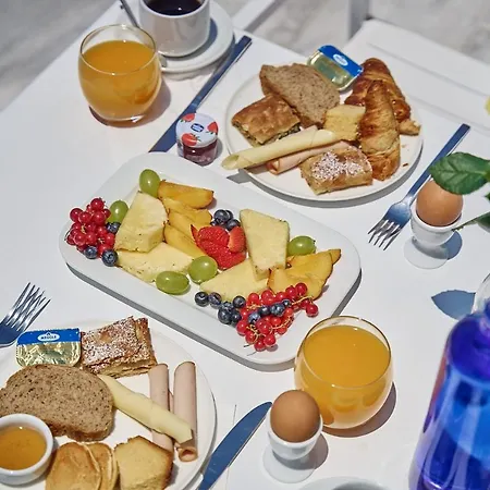 Paolas τown Boutique 호텔 4*