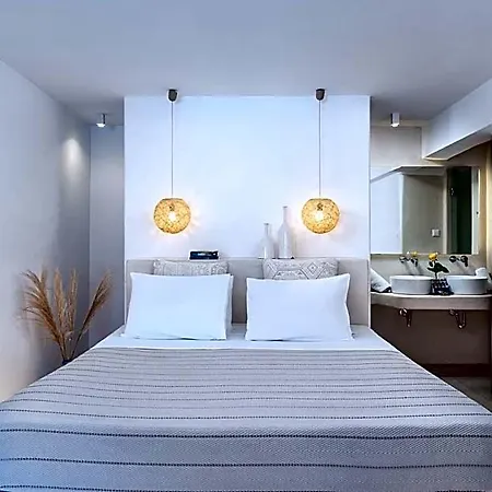 Paolas τown Boutique Hotel 4*