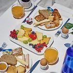 Paolas τown Boutique Hotell 4*